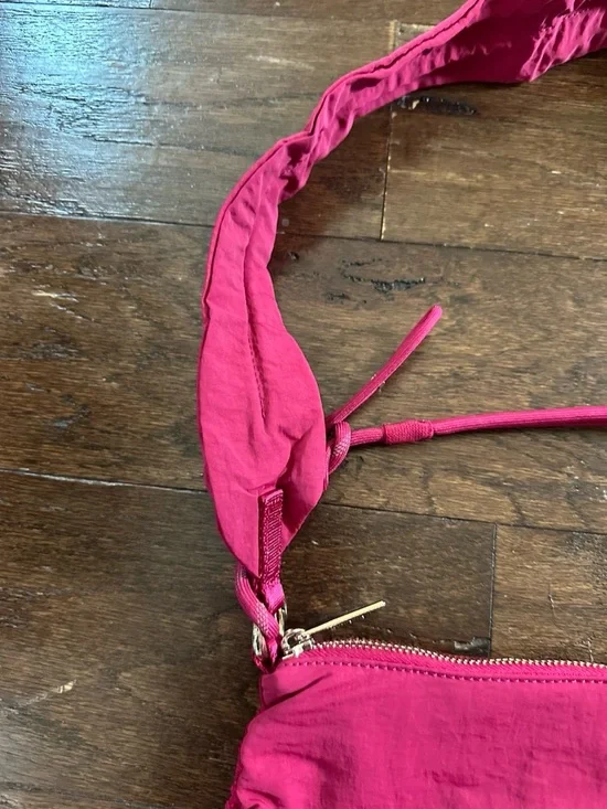Lululemon Convertible Ruched Strap
Crossbody Bag Mini *1.5L Berry NWT - Picture 11 of 15